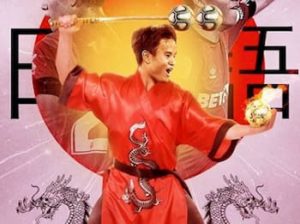 アジア風の衣装を着た久保建英