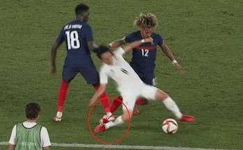 中韓の反応 常軌を逸している あわや大怪我 日本人選手に対するフランス人の超危険プレー 中韓激怒 アブロードチャンネル