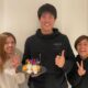 海外の反応「日本の名手たちだ」原博実も羨望！冨安が日本人美女2人に誕生日を祝ってもらう