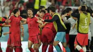 ポルトガルを撃破し喜ぶ韓国代表の選手たち