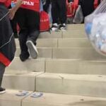 海外の反応「教養のある人たちだ」浦和レッズサポがサウジアラビアで試合後にゴミ拾い！現地から感動の声