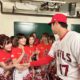 大谷翔平と楽天ガールズのチアリーダーたち