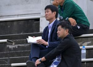 湘南対広島戦を視察したサッカー日本代表の森保一監督