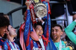 FAカップでマンチェスター・シティを撃破し優勝を果たしたクリスタル・パレスのサッカー日本代表MF鎌田大地