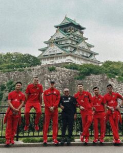 大阪城を観光するサッカーインドネシア代表