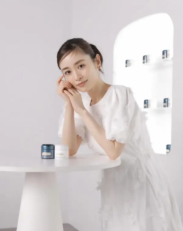 谷口彰悟との結婚を発表したモデルの泉里香