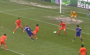 2013年のオランダ戦でサッカー日本代表が決めたスーパーゴール