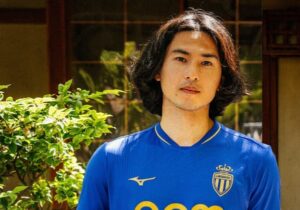 ASモナコの新アウェイユニフォームのモデルとなったサッカー日本代表MF南野拓実
