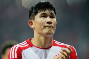 ブンデスリーガ第2節のアウクスブルク戦でベンチに入るも出場しなかったバイエルンのサッカー韓国代表DFキム・ミンジェ