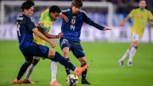 味の素スタジアムで行われた国際親善試合でブラジルに3-2で勝利したサッカー日本代表
